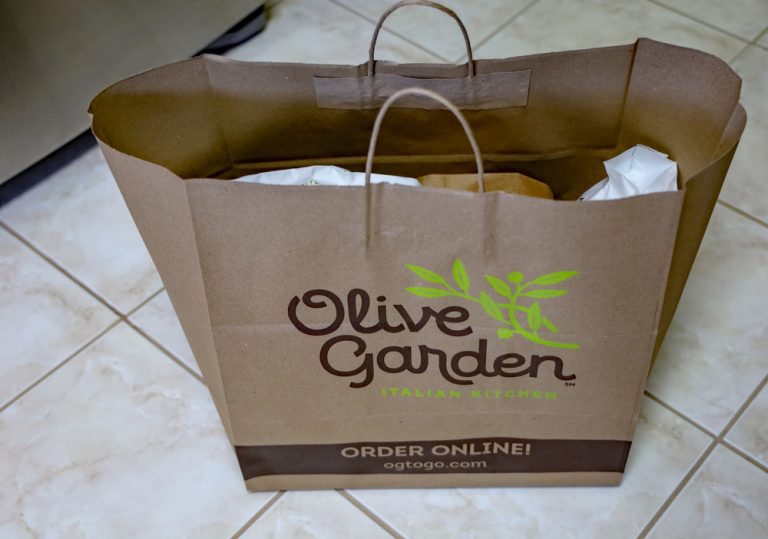 Olive Garden-Partners-with-Uber-for-Food-Delivery-Service