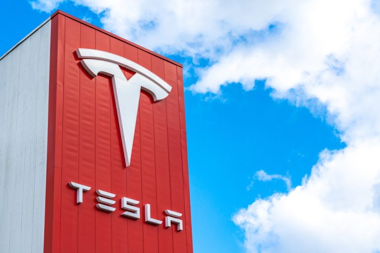 Tesla-Issues-Recall-for-Nearly-700,000-Vehicles-Over-Tire-Pressure-Monitoring-Issue