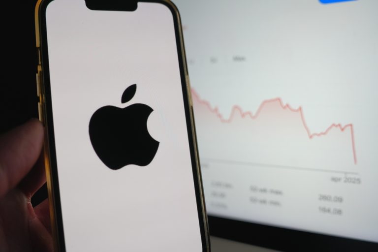 trump-administration-doesn’t-want-to-harm-apple-with-tariffs