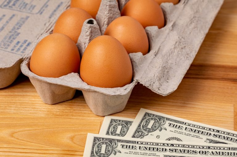 u.s.-egg-prices-drop-in-april,-but-still-near-historic-highs