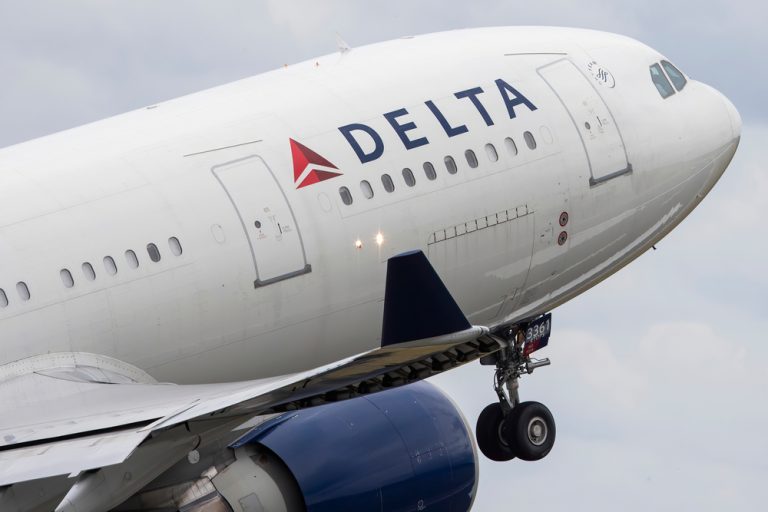 delta-lifts-forecast-as-premium-travel,-summer-demand-rise