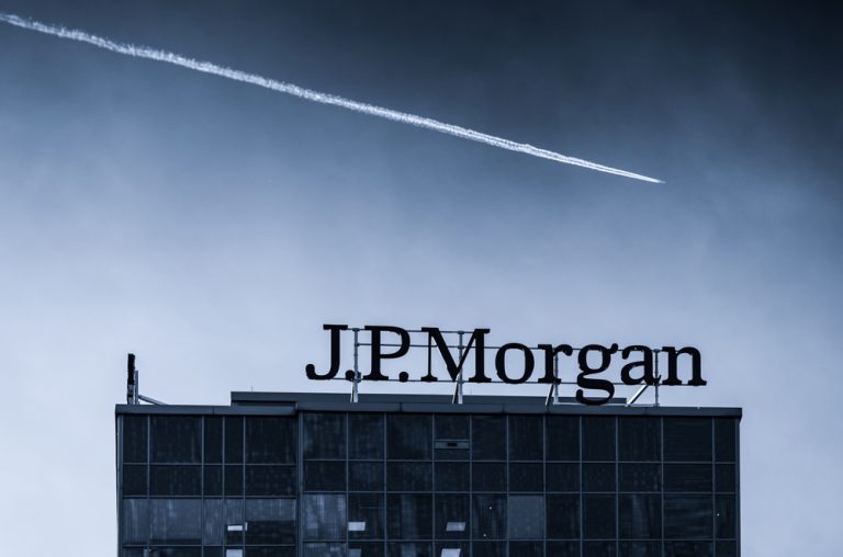 jpmorgan-nears-deal-to-back-apple-card-program