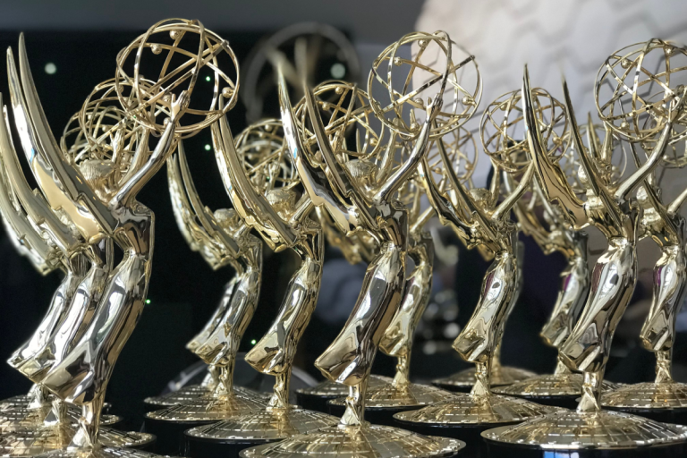 apple-tv+-comedy-leads-record-breaking-emmy-night