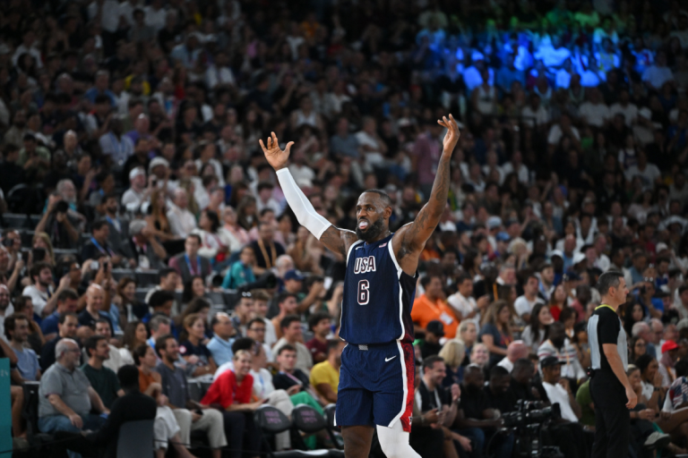 lebron-shines-in-return-as-lakers-defeat-jazz