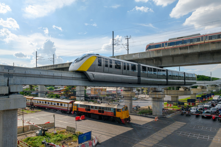 crane-collapse-on-train-kills-dozens-in-thailand