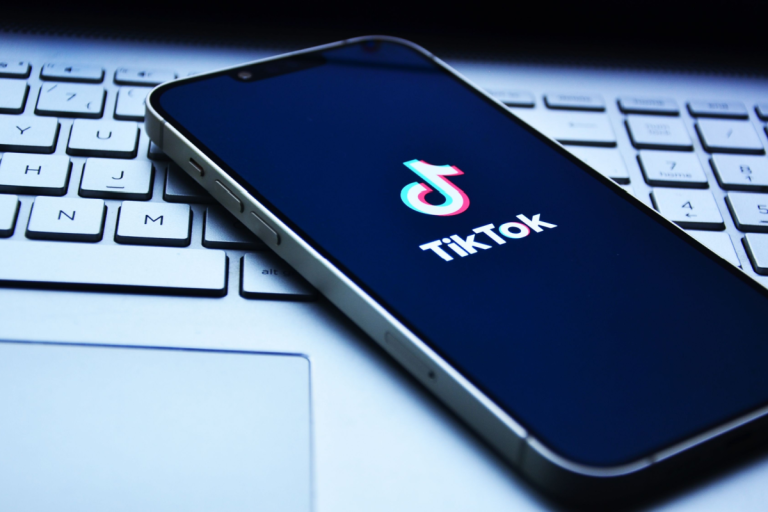 tiktok-faces-surge-in-u.s.-uninstalls-amid-tech-issues